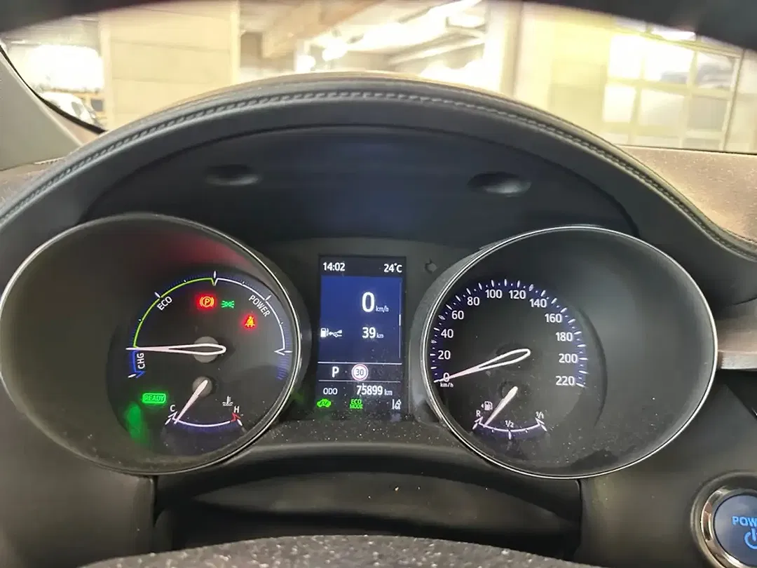 Toyota C-HR Hybrid Business Edition - Thumbnail 11