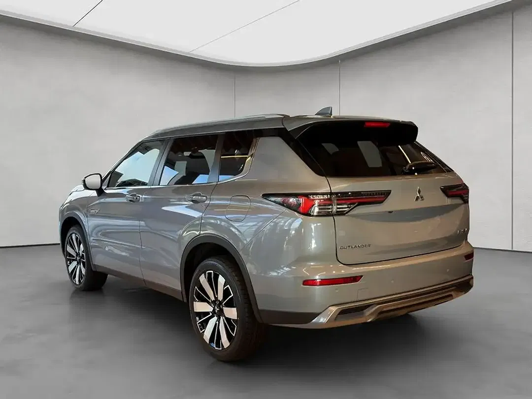 Mitsubishi Outlander 2.4 PHEV Hybrid 4WD Intro Edition - Thumbnail 3