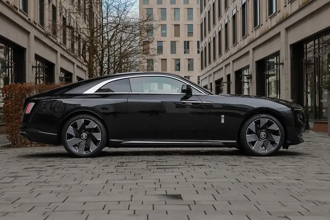 Rolls-Royce Spectre - Thumbnail 4