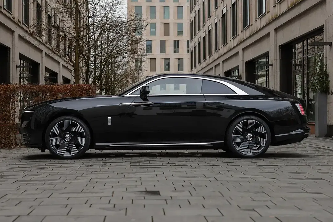 Rolls-Royce Spectre - Thumbnail 8