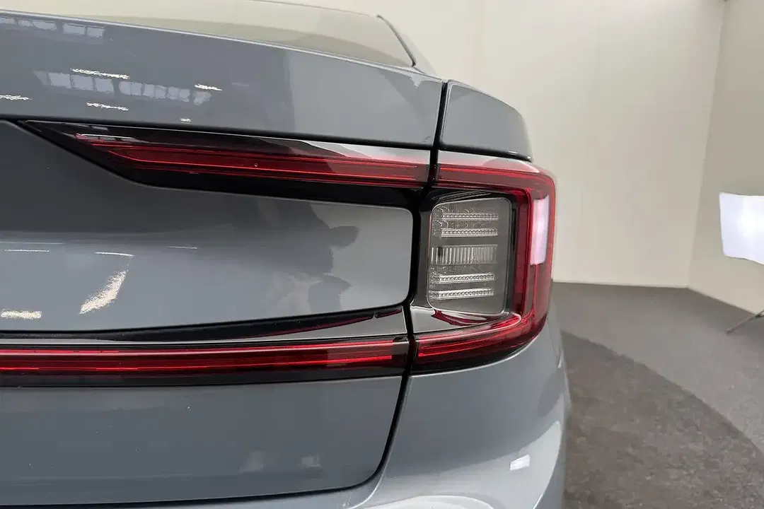 Polestar 2 Long Range - Thumbnail 33