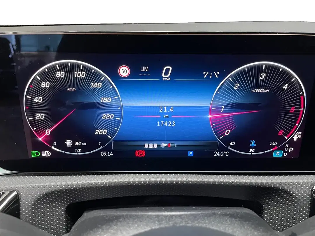Mercedes-Benz A 220 AMG MBUX Burmester Night - Thumbnail 12