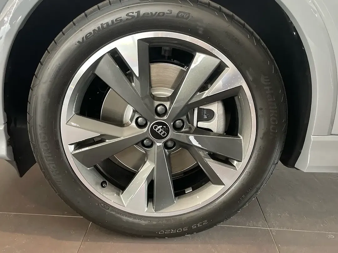 Audi Q4 e-tron quattro - Thumbnail 6