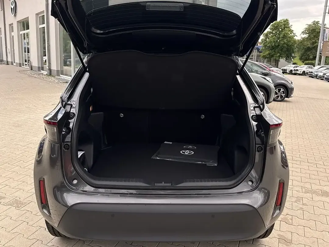 Toyota Yaris Cross Hybrid 4x4 - Thumbnail 10