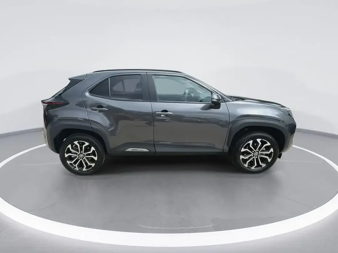 Toyota Yaris Cross Hybrid 4x4 - Thumbnail 9