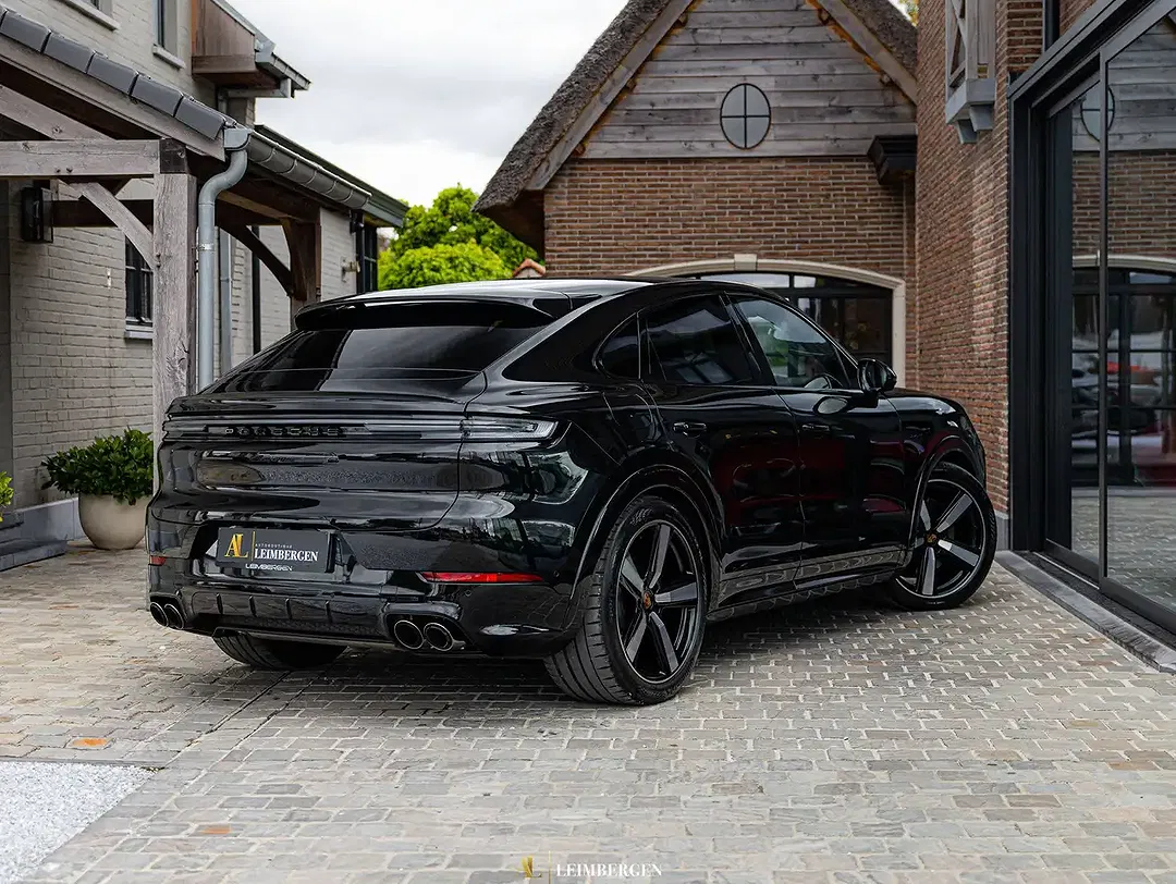 Porsche Cayenne E-Hybrid Sport Design Coupe - Thumbnail 4