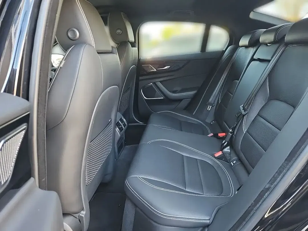 Jaguar XE P250 R-Dynamic SE - Thumbnail 11