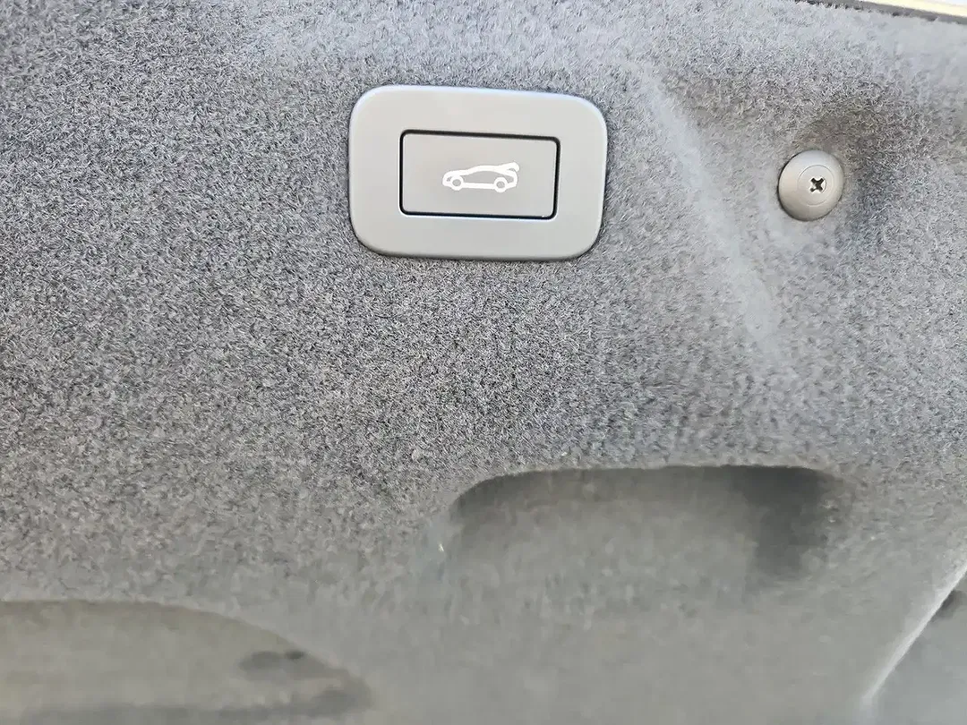 Jaguar XE P250 R-Dynamic SE - Thumbnail 13