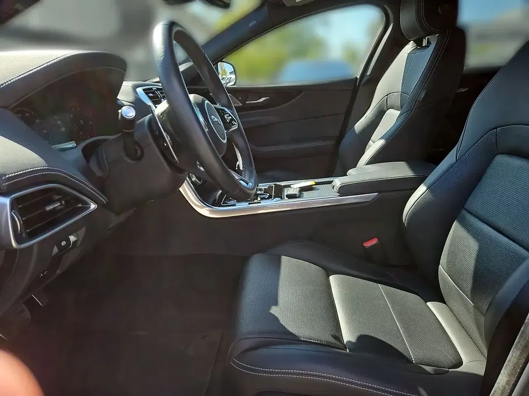 Jaguar XE P250 R-Dynamic SE - Thumbnail 7