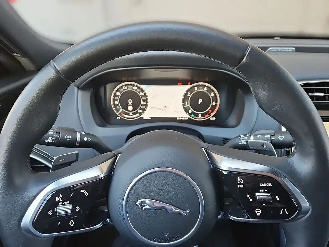 Jaguar XE P250 R-Dynamic SE - Thumbnail 8