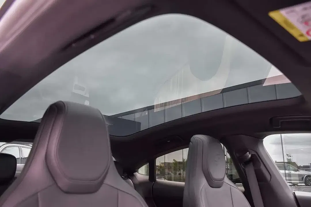 Porsche Taycan - Thumbnail 12