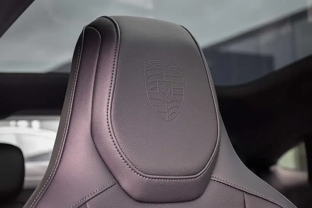 Porsche Taycan - Thumbnail 13
