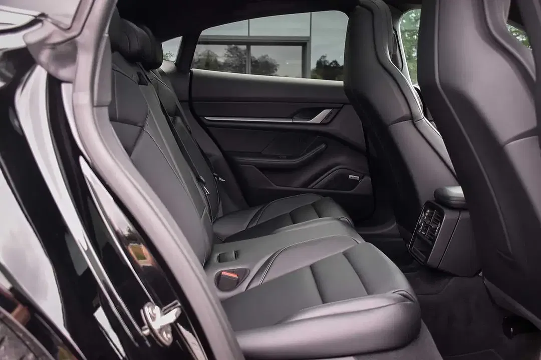 Porsche Taycan - Thumbnail 14