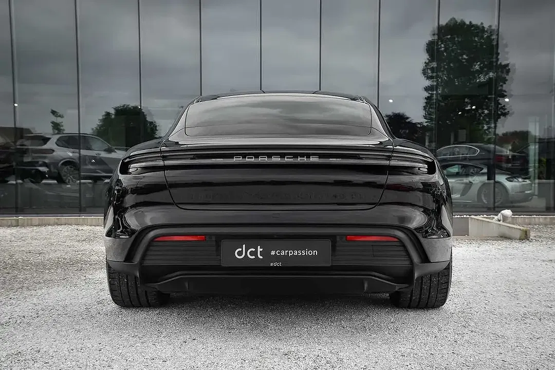 Porsche Taycan - Thumbnail 5