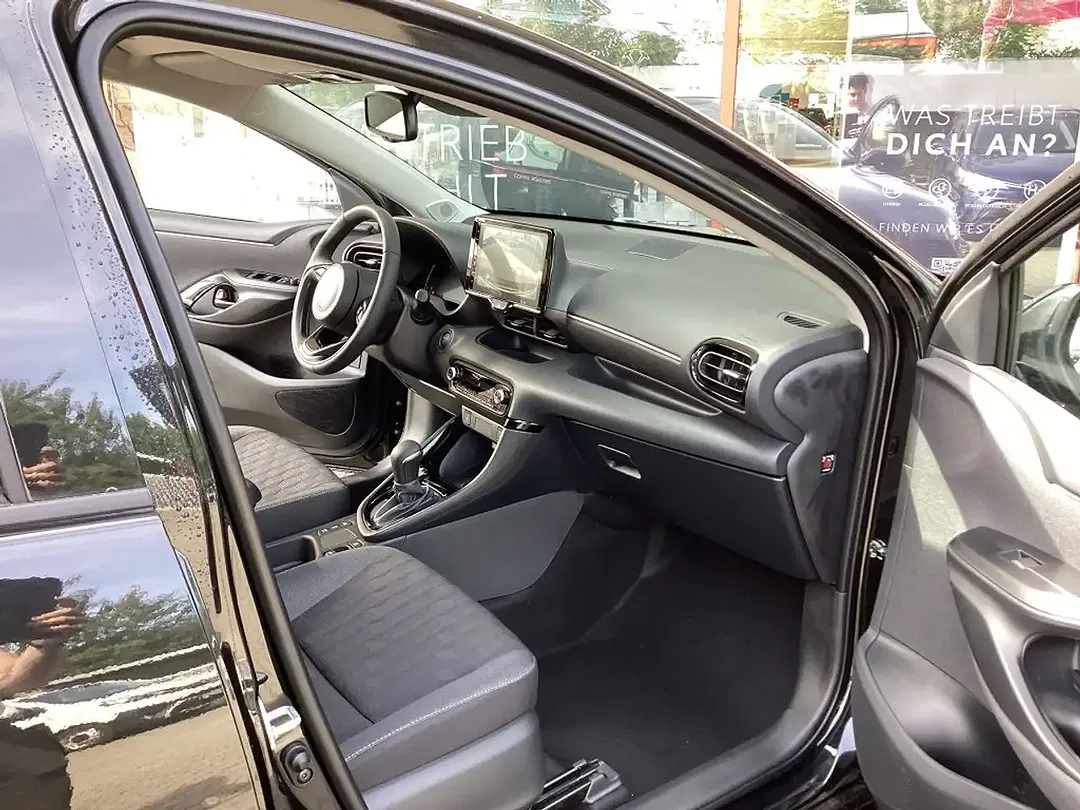 Toyota Yaris 1.5 VVT-i Hybrid - Thumbnail 11