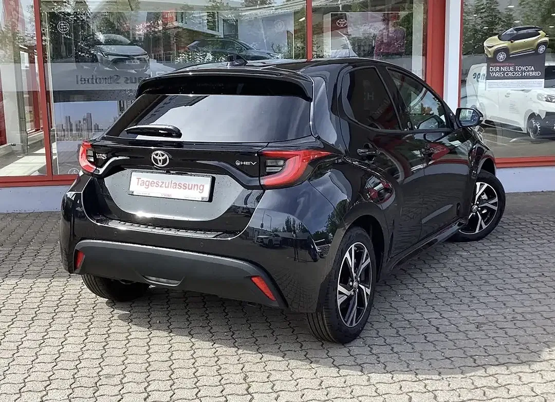 Toyota Yaris 1.5 VVT-i Hybrid - Thumbnail 3