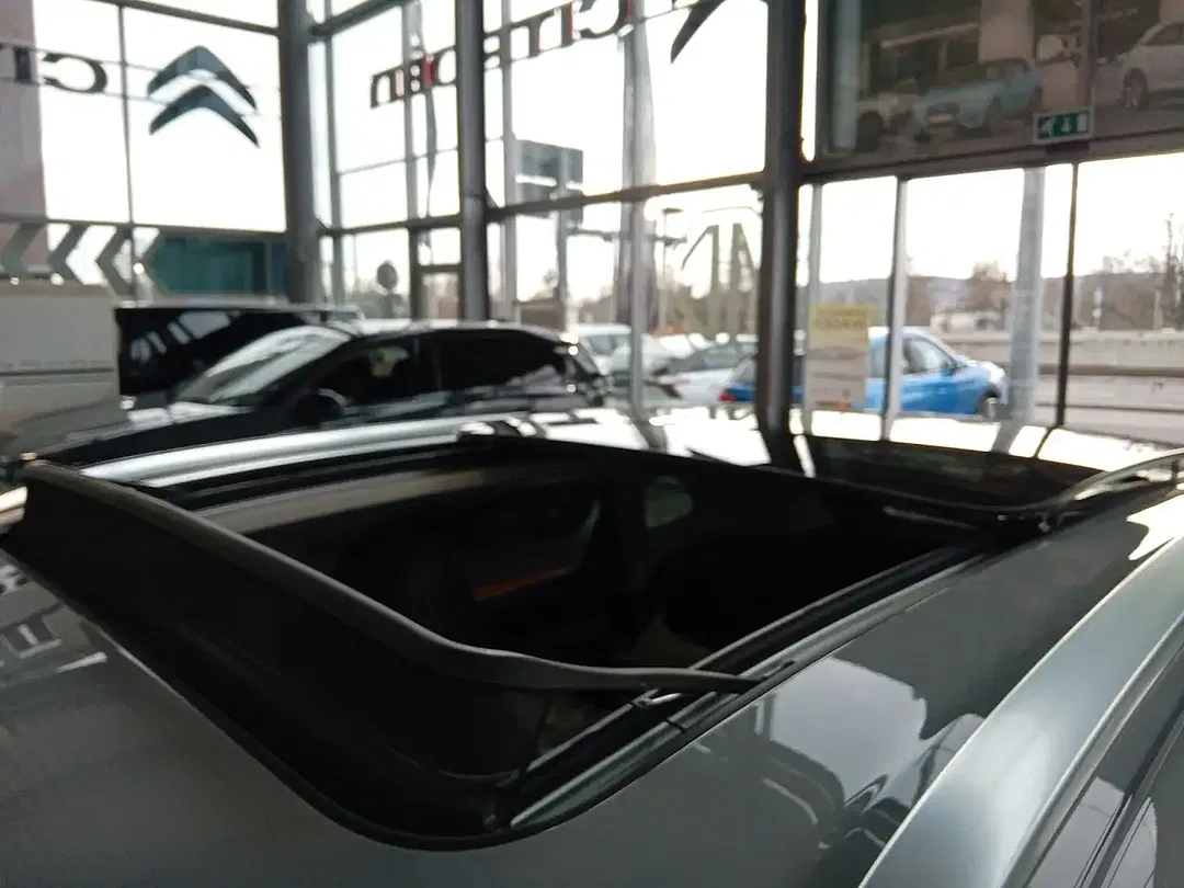 MG Marvel R EV Luxury - Thumbnail 20