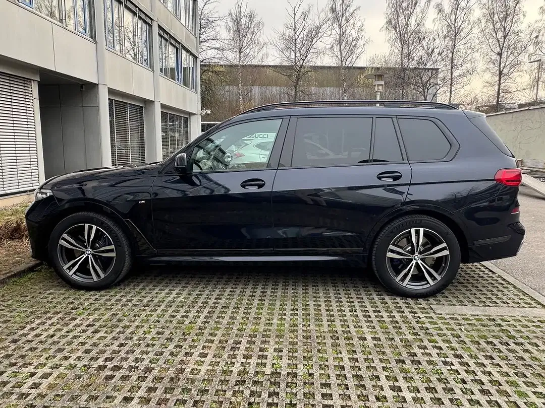 BMW X7 M Sport - Thumbnail 3