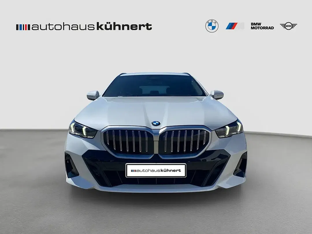 BMW 540 xDrive Touring M Sport - Thumbnail 2