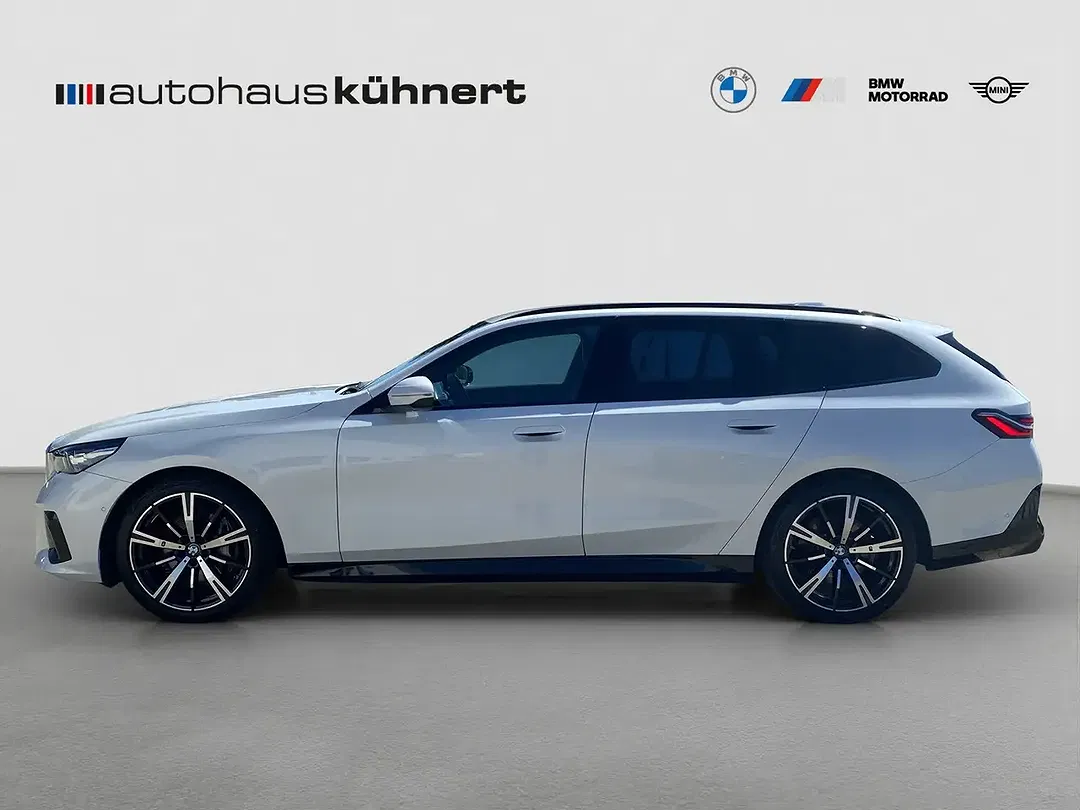 BMW 540 xDrive Touring M Sport - Thumbnail 3