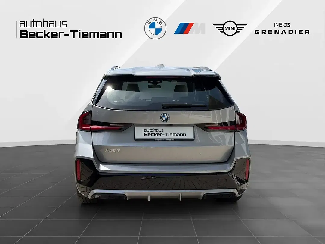 BMW iX xDrive M - Thumbnail 3