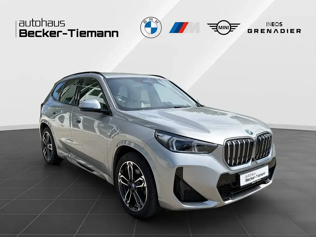 BMW iX xDrive M - Thumbnail 4