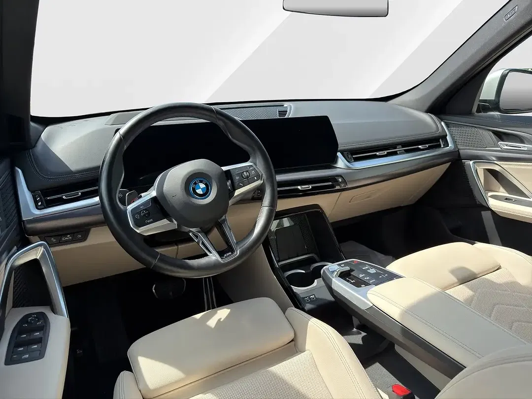 BMW iX xDrive M - Thumbnail 5