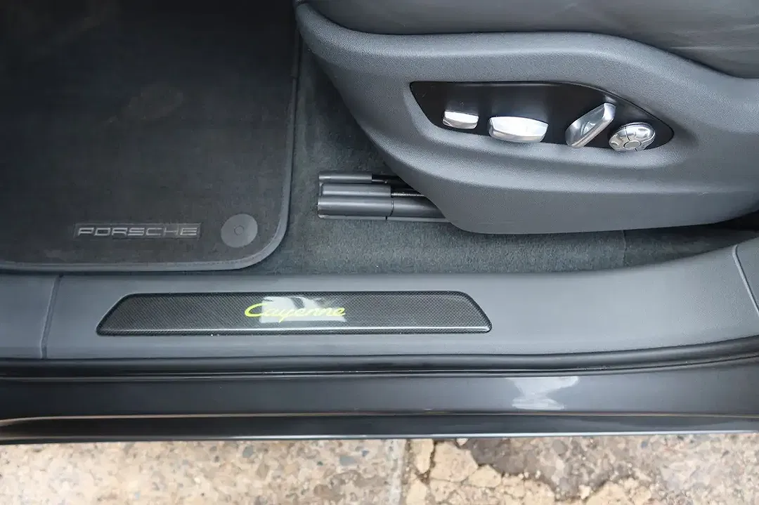 Porsche Cayenne E-Hybrid - Thumbnail 11