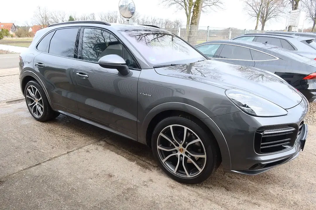 Porsche Cayenne E-Hybrid - Thumbnail 3