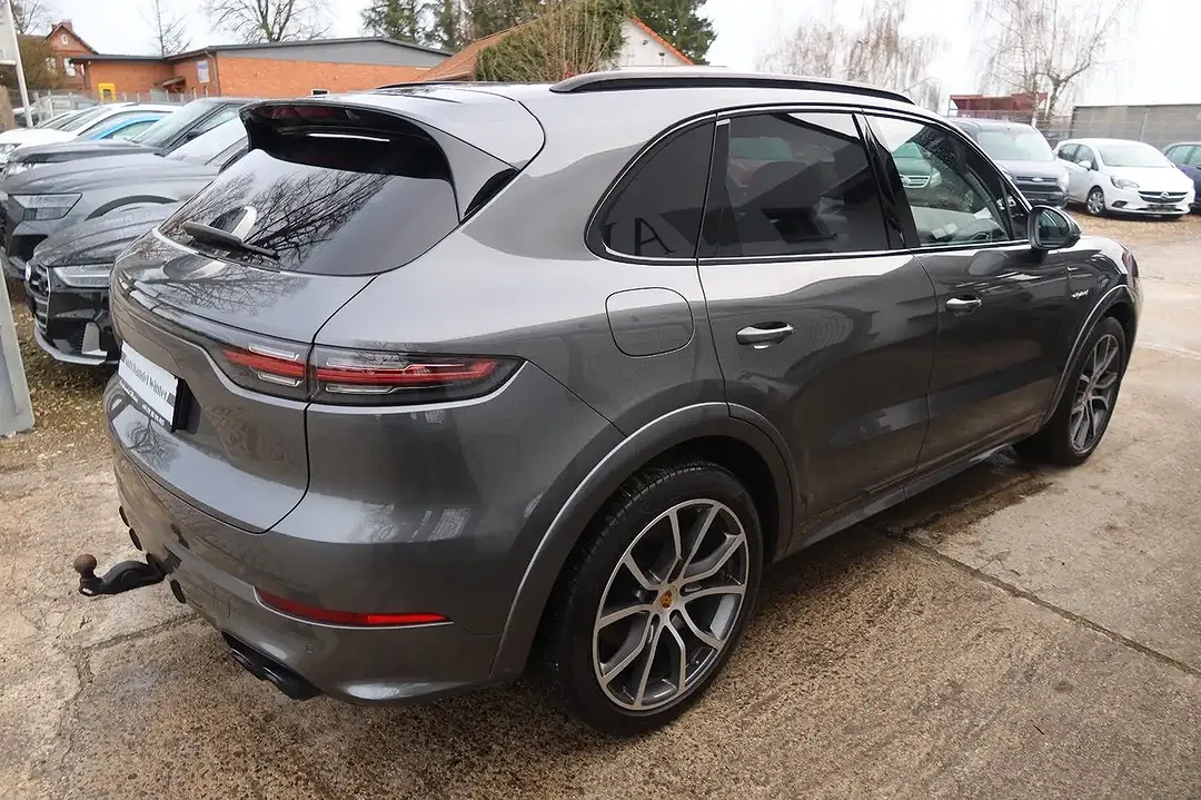 Porsche Cayenne E-Hybrid - Thumbnail 4