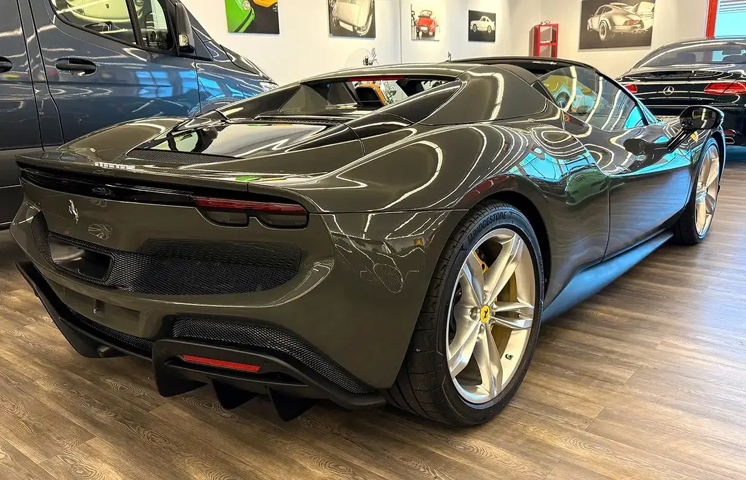 Ferrari 296 GTS Spider - Thumbnail 5