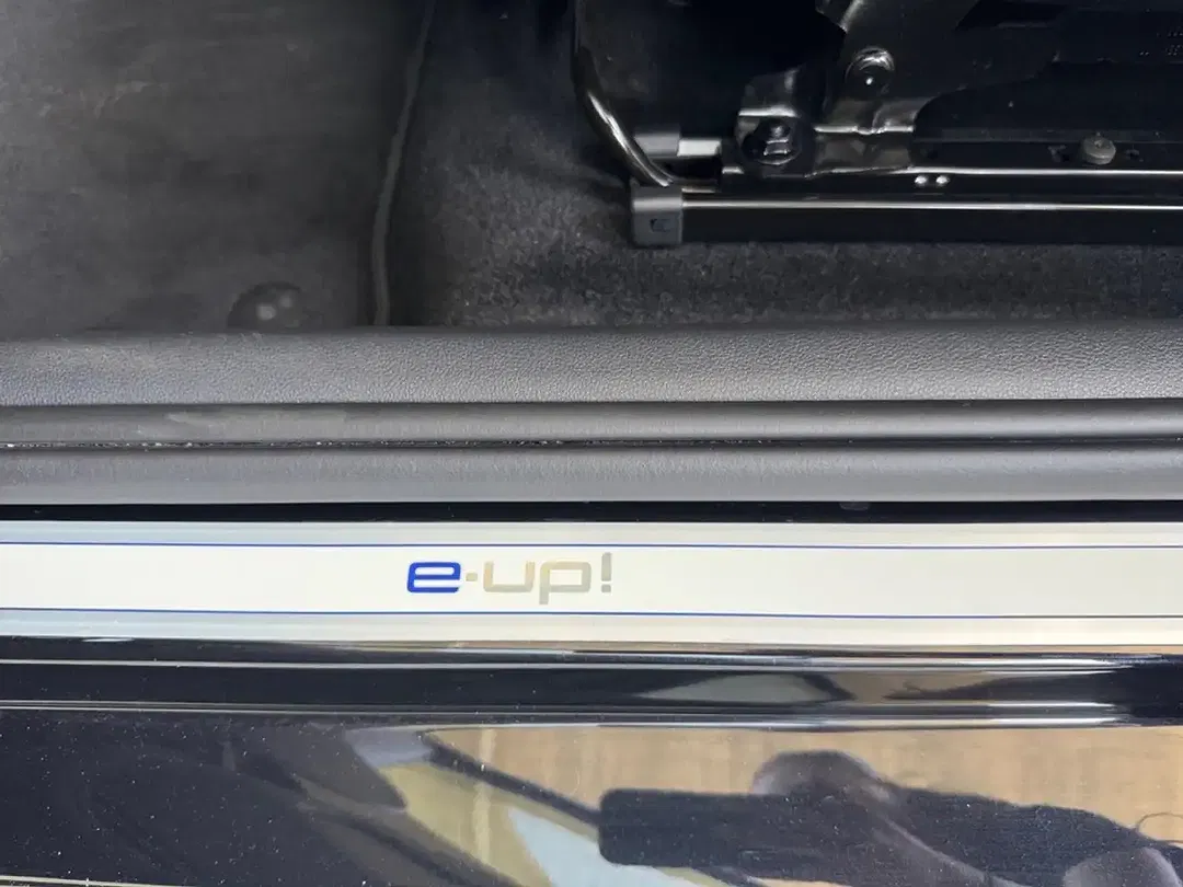 Volkswagen e-up! - Thumbnail 13