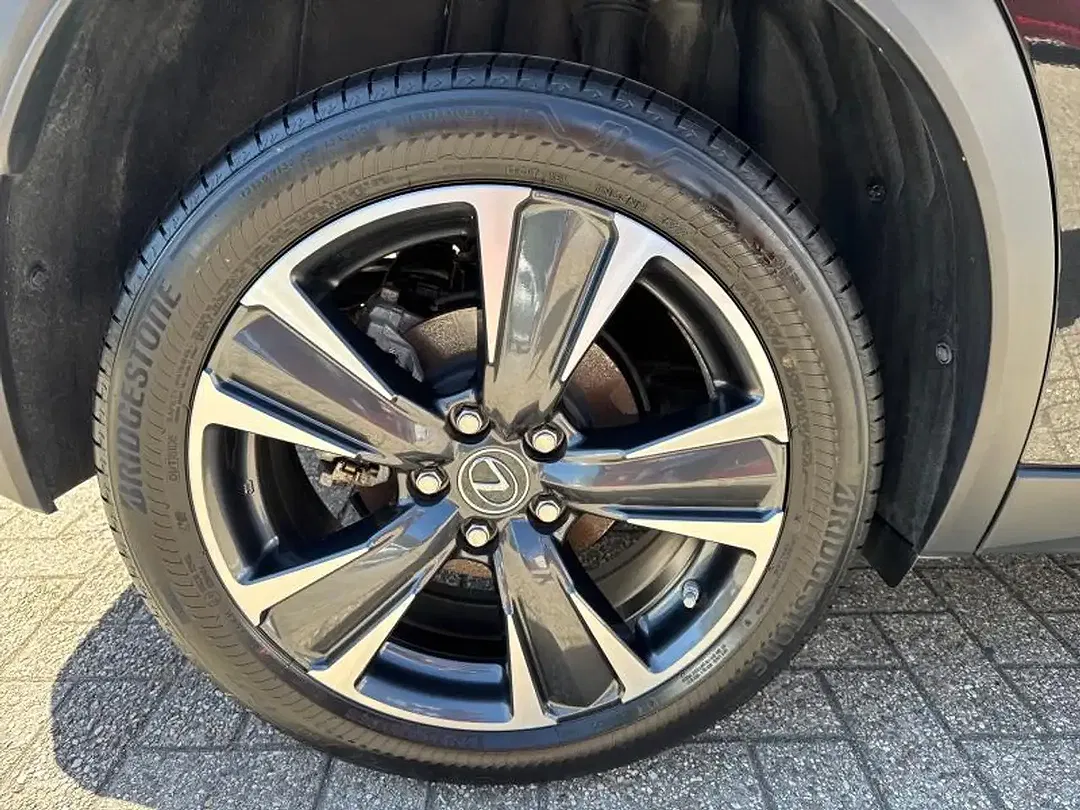 Lexus UX 250h Executive Line - Thumbnail 13