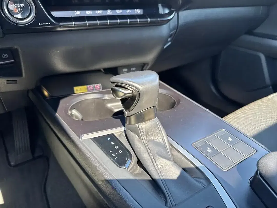 Lexus UX 250h Executive Line - Thumbnail 17