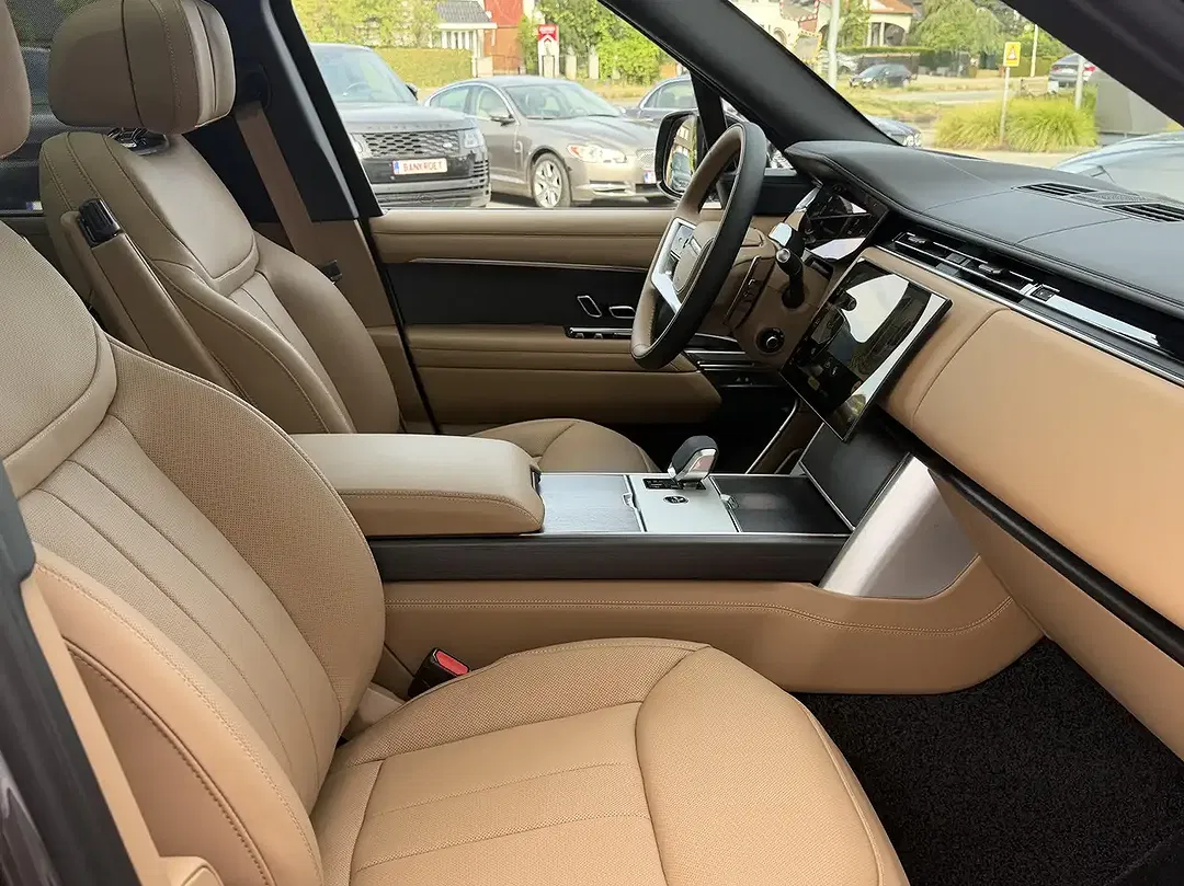 Land Rover Range Rover P550e Autobiography - Thumbnail 11