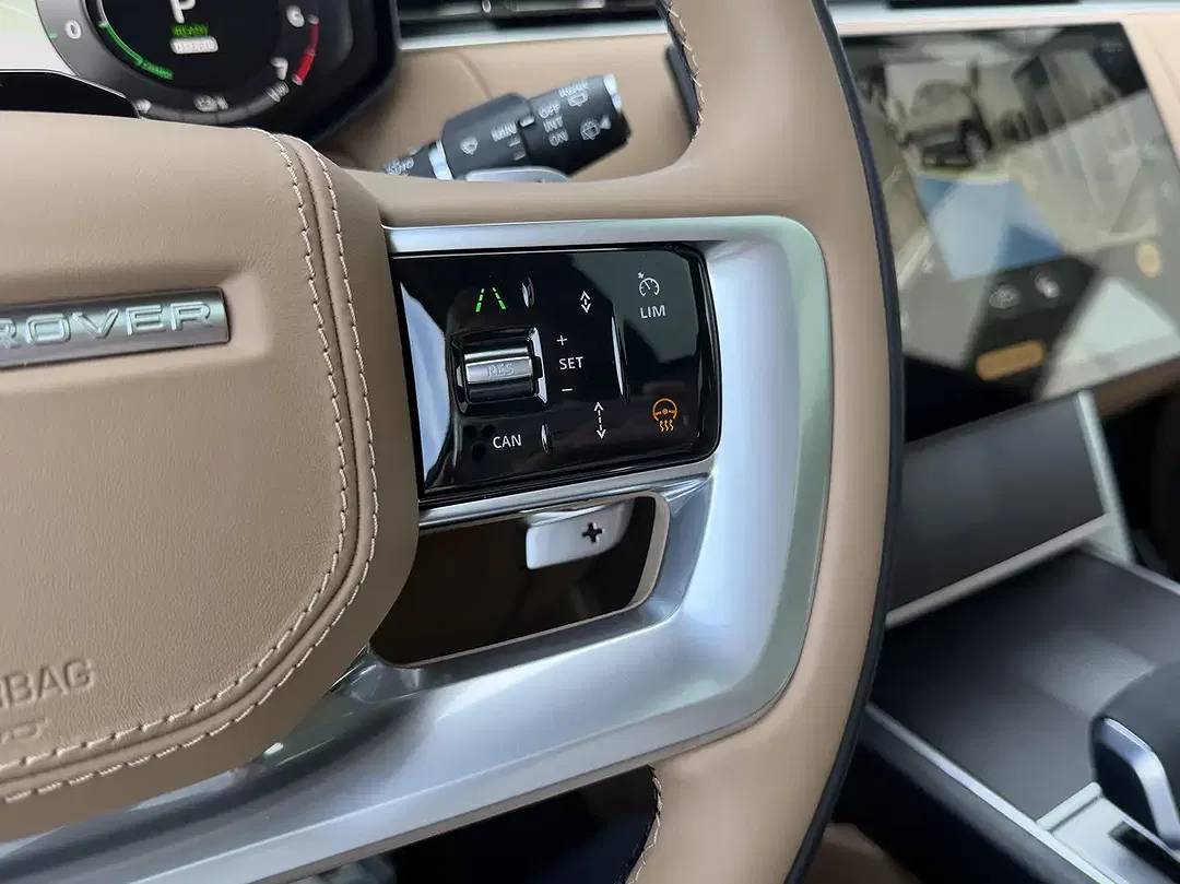 Land Rover Range Rover P550e Autobiography - Thumbnail 13