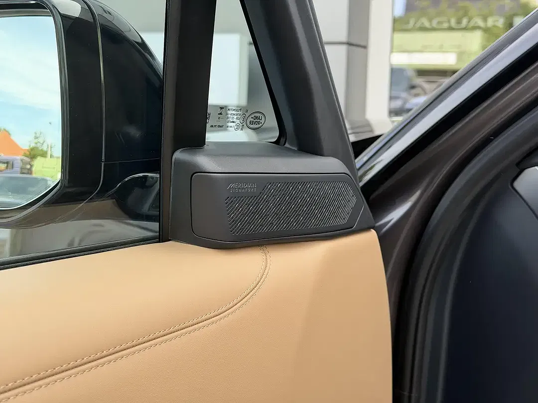 Land Rover Range Rover P550e Autobiography - Thumbnail 9