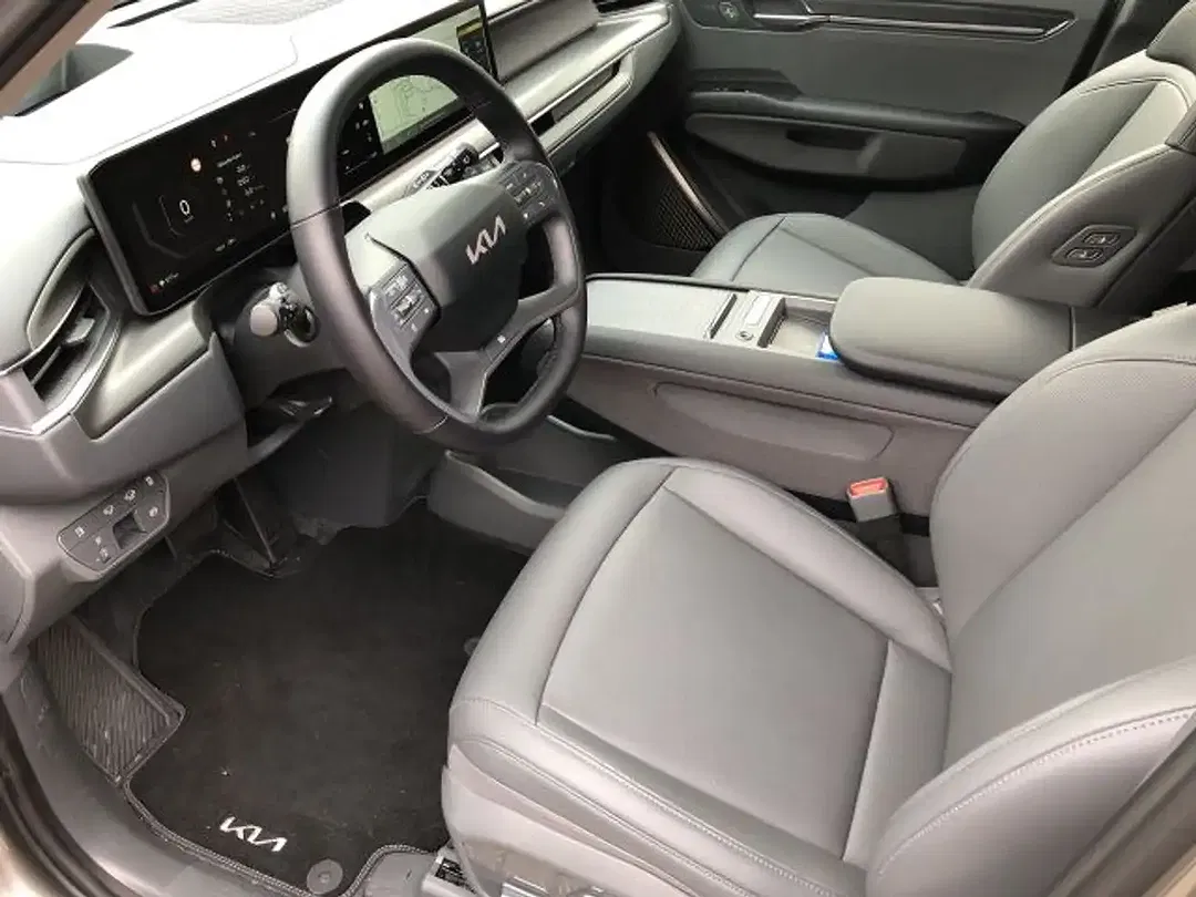 Kia EV9 - Thumbnail 10