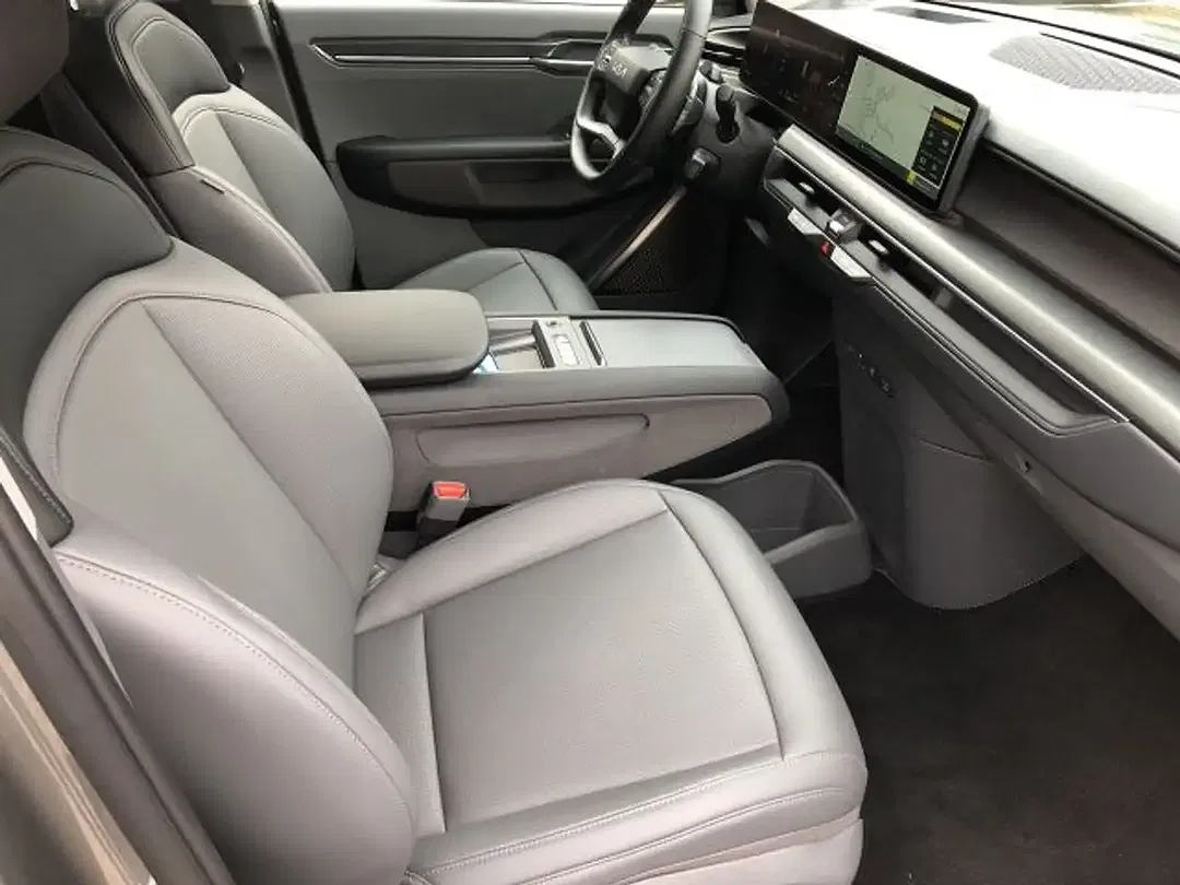 Kia EV9 - Thumbnail 11