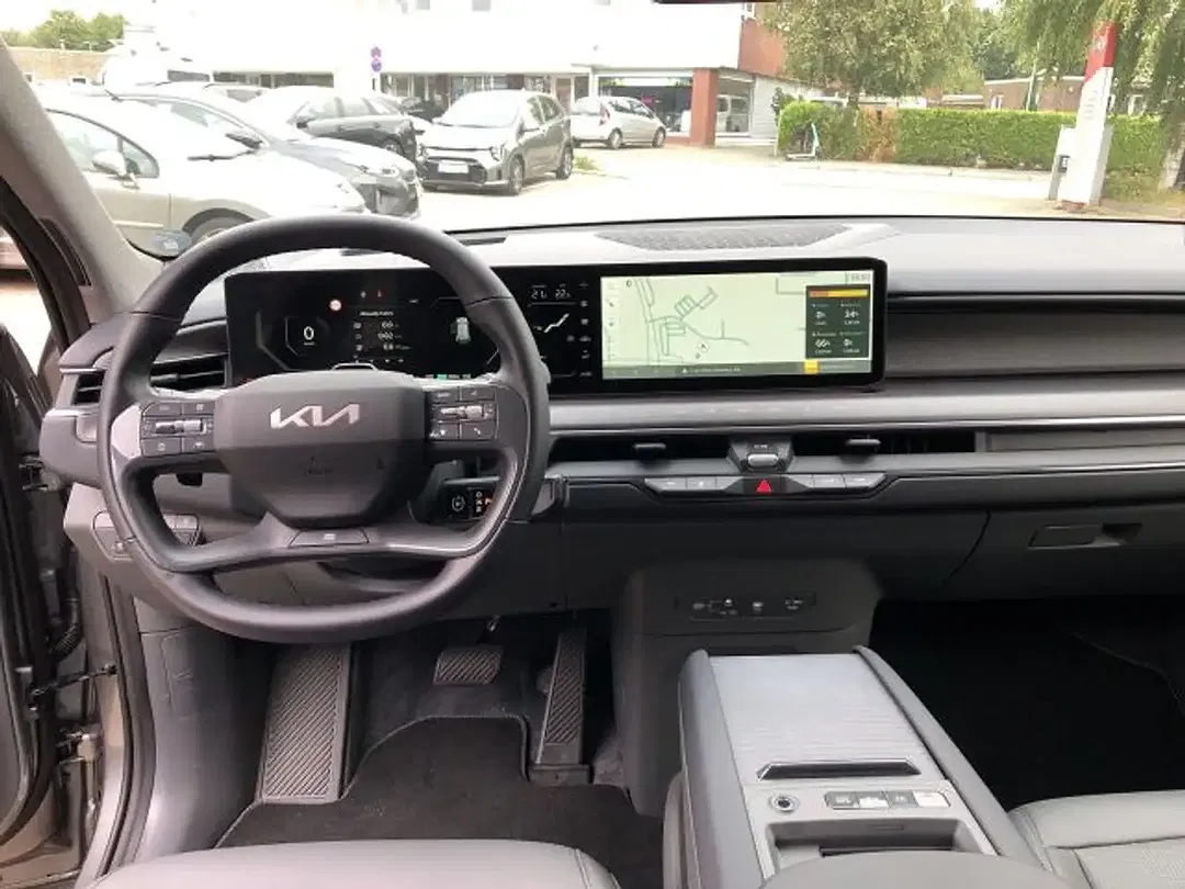 Kia EV9 - Thumbnail 12