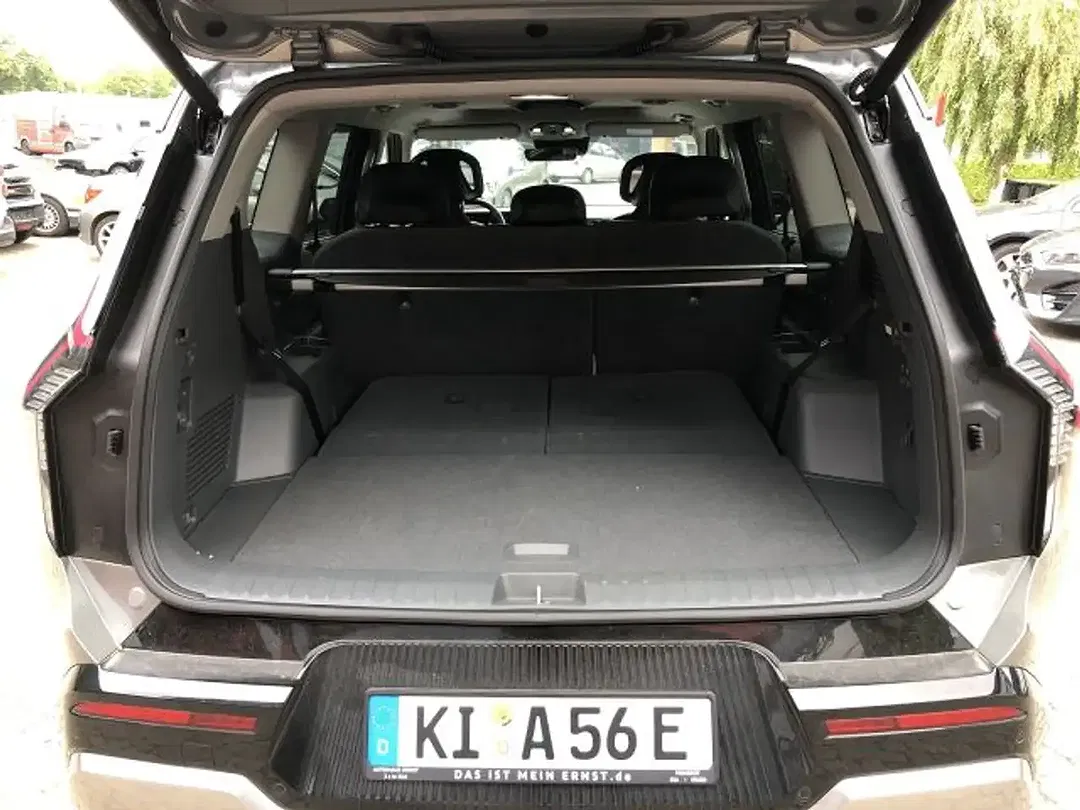 Kia EV9 - Thumbnail 8