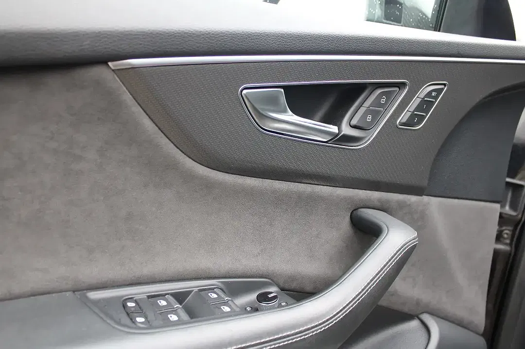 Audi RS Q8 4.0 TFSI quattro - Thumbnail 15