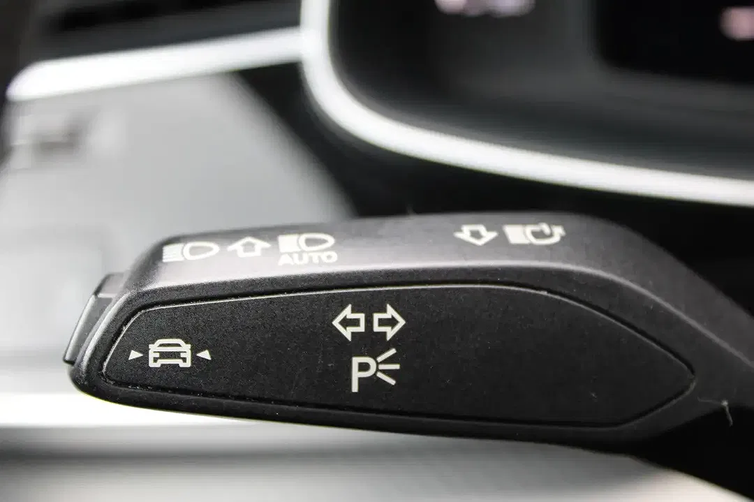 Audi RS Q8 4.0 TFSI quattro - Thumbnail 25