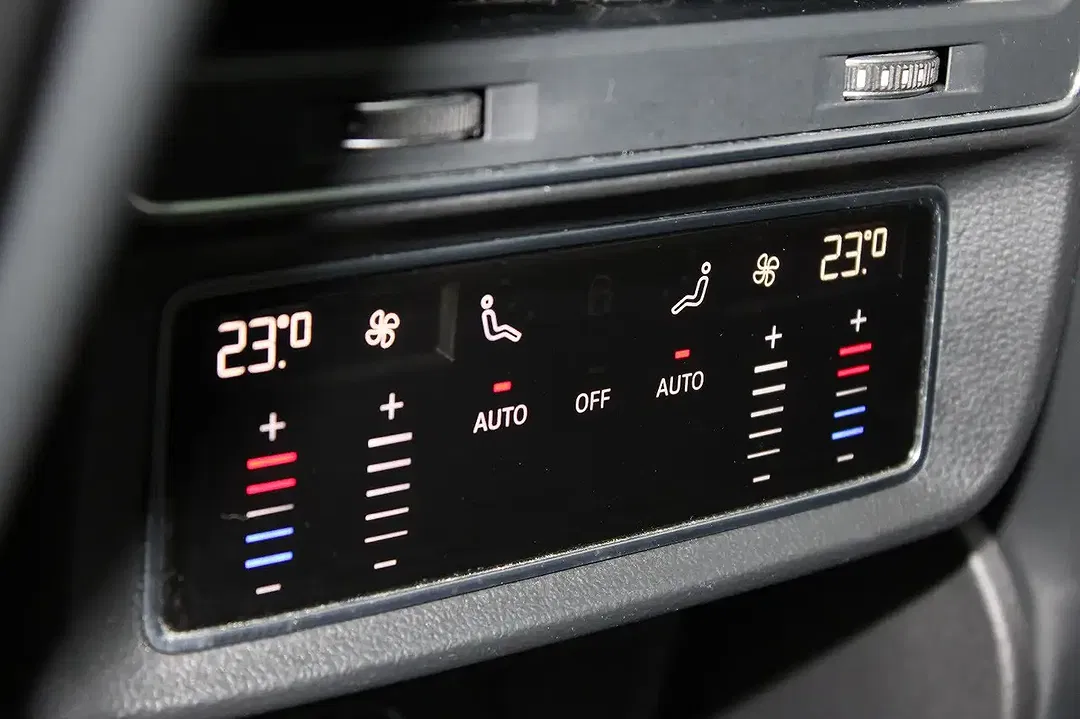 Audi RS Q8 4.0 TFSI quattro - Thumbnail 37