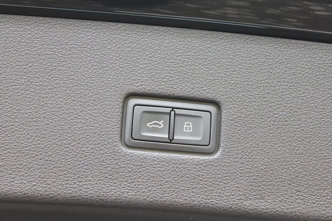 Audi RS Q8 4.0 TFSI quattro - Thumbnail 40