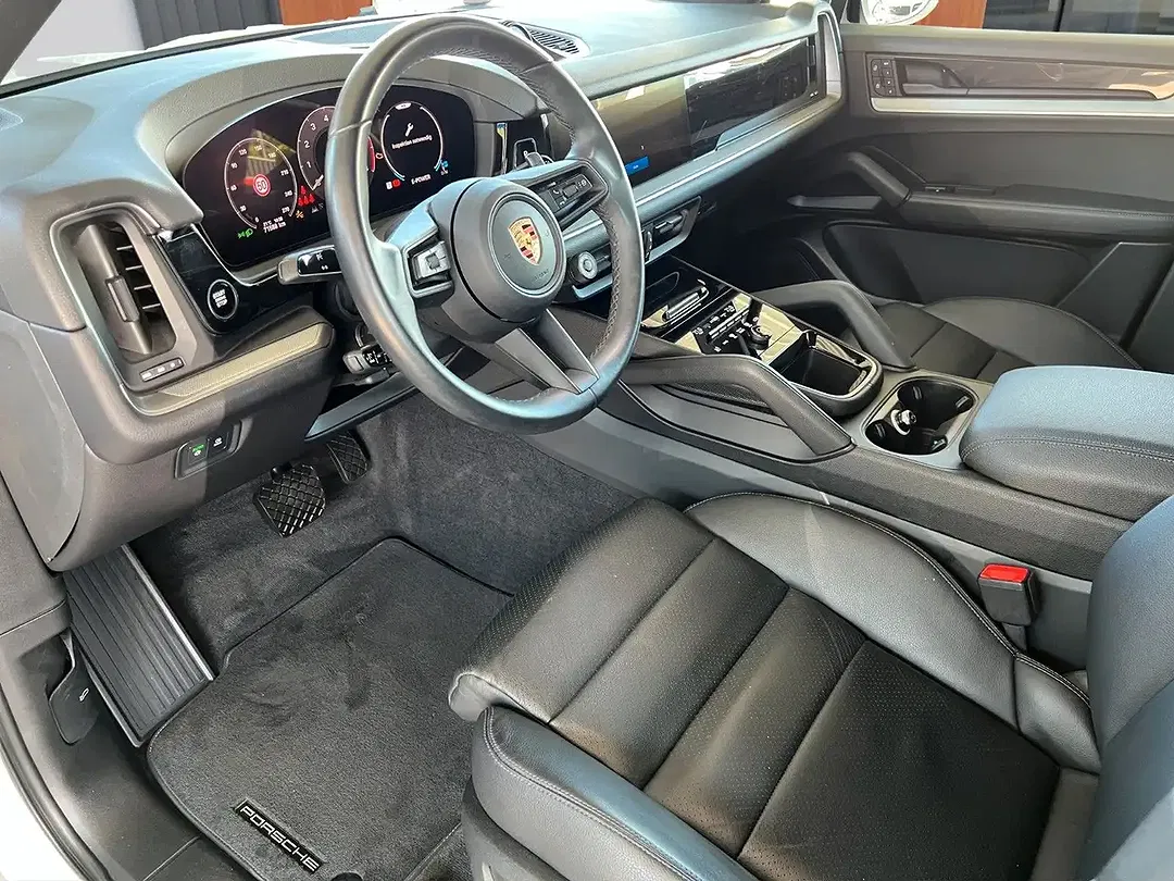 Porsche Cayenne - Thumbnail 3