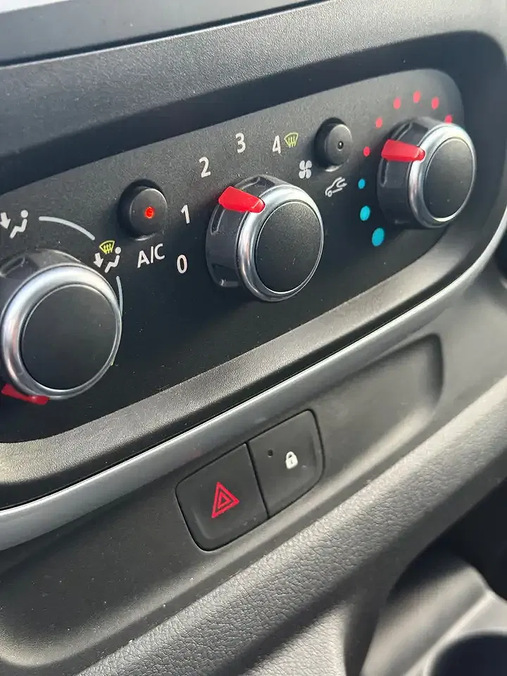 Renault Trafic - Thumbnail 11