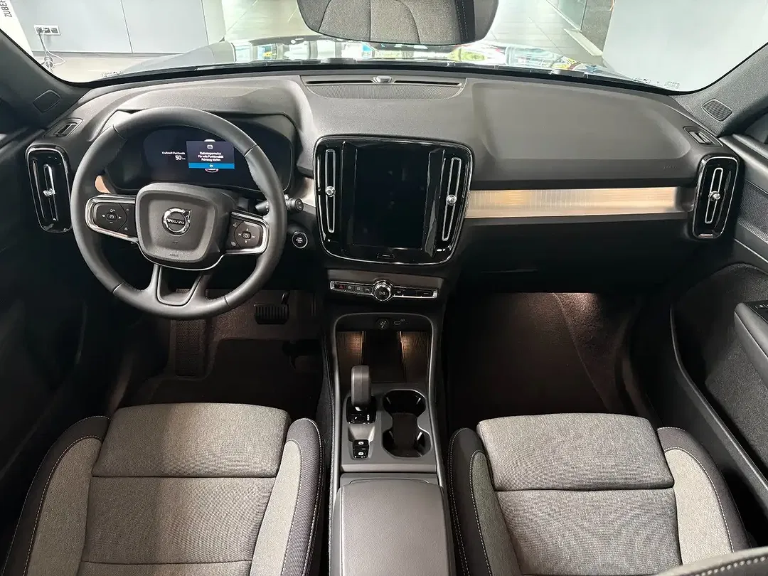 Volvo XC40 B3 Core - Thumbnail 11