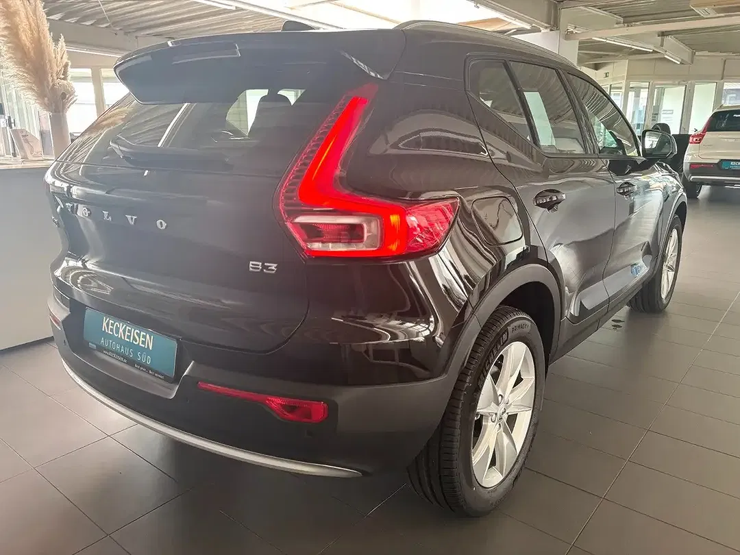 Volvo XC40 B3 Core - Thumbnail 4