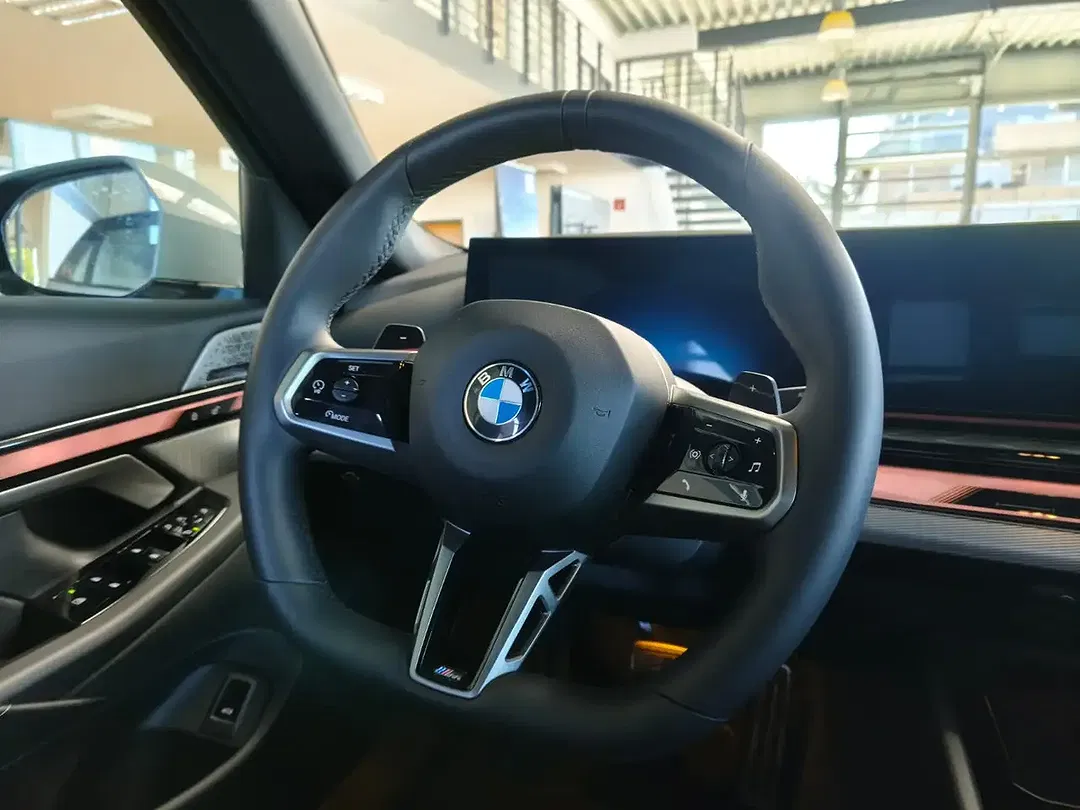 BMW 520 Touring M Sport - Thumbnail 10